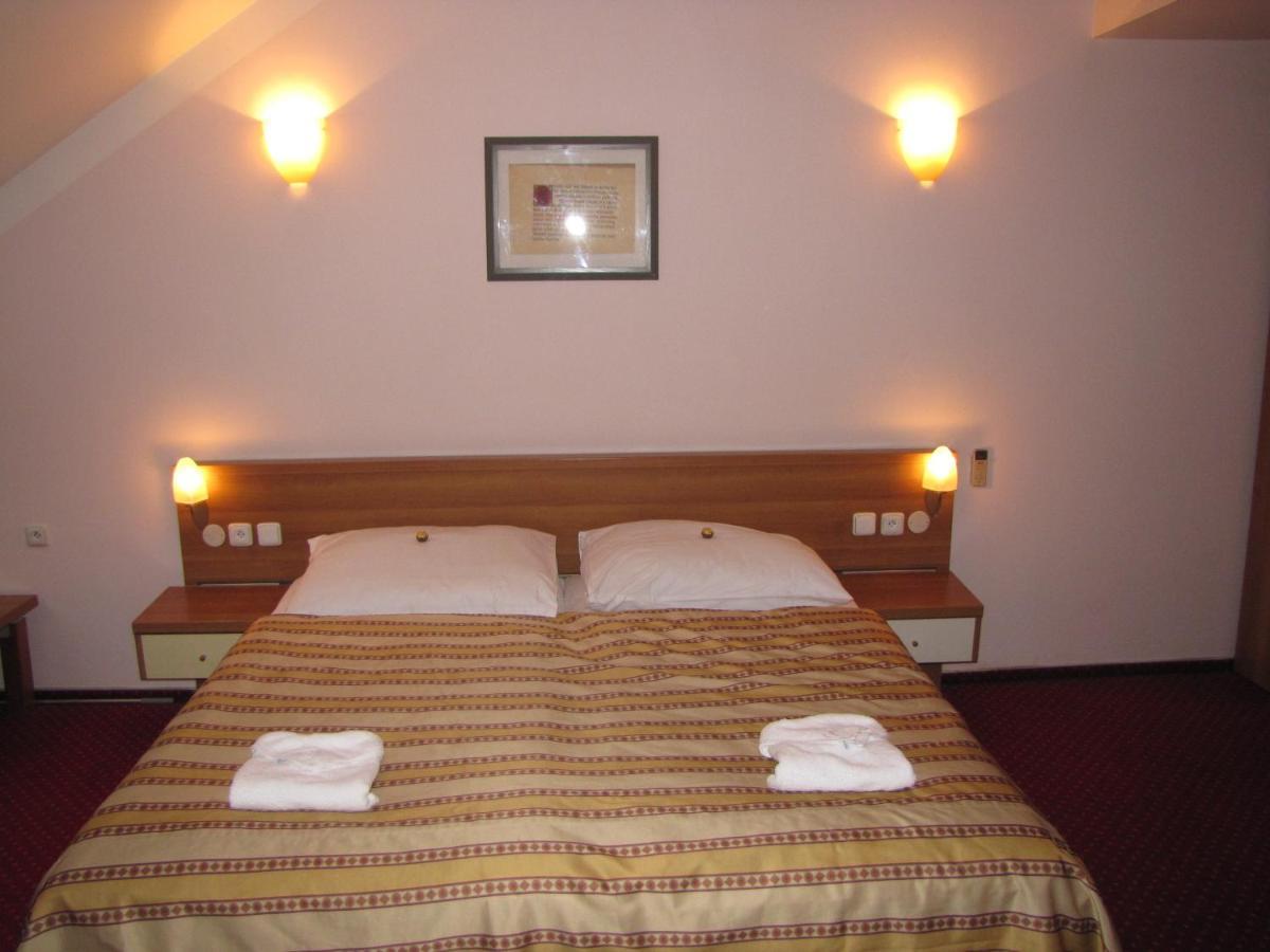 Select Hotel 3*