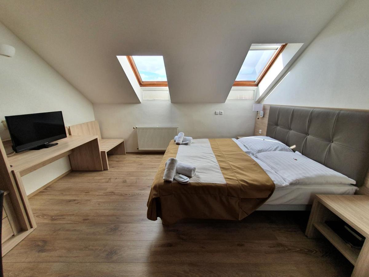 Select Hotel 3*
